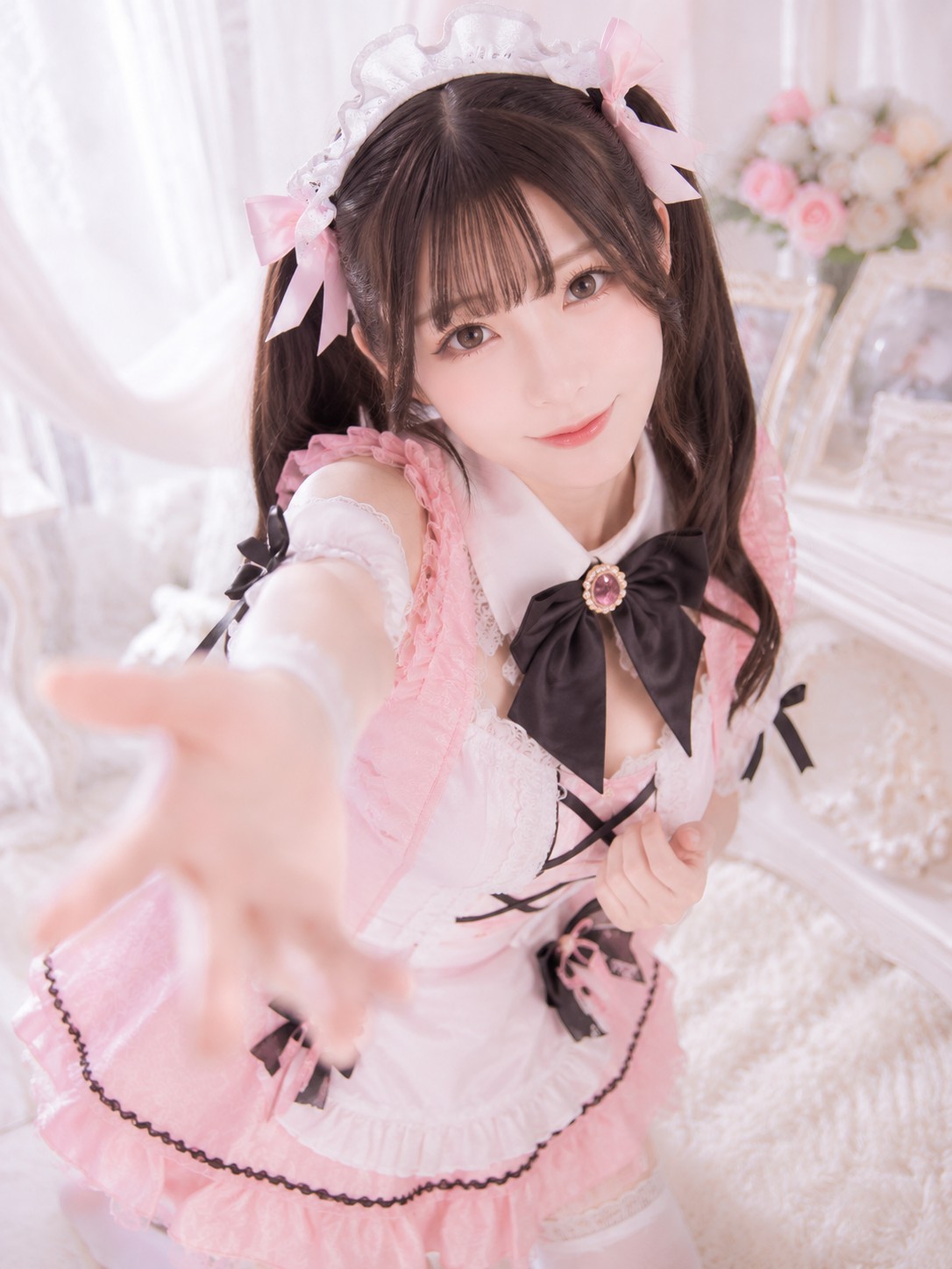 手を差し伸べる彼女感ポーズ例