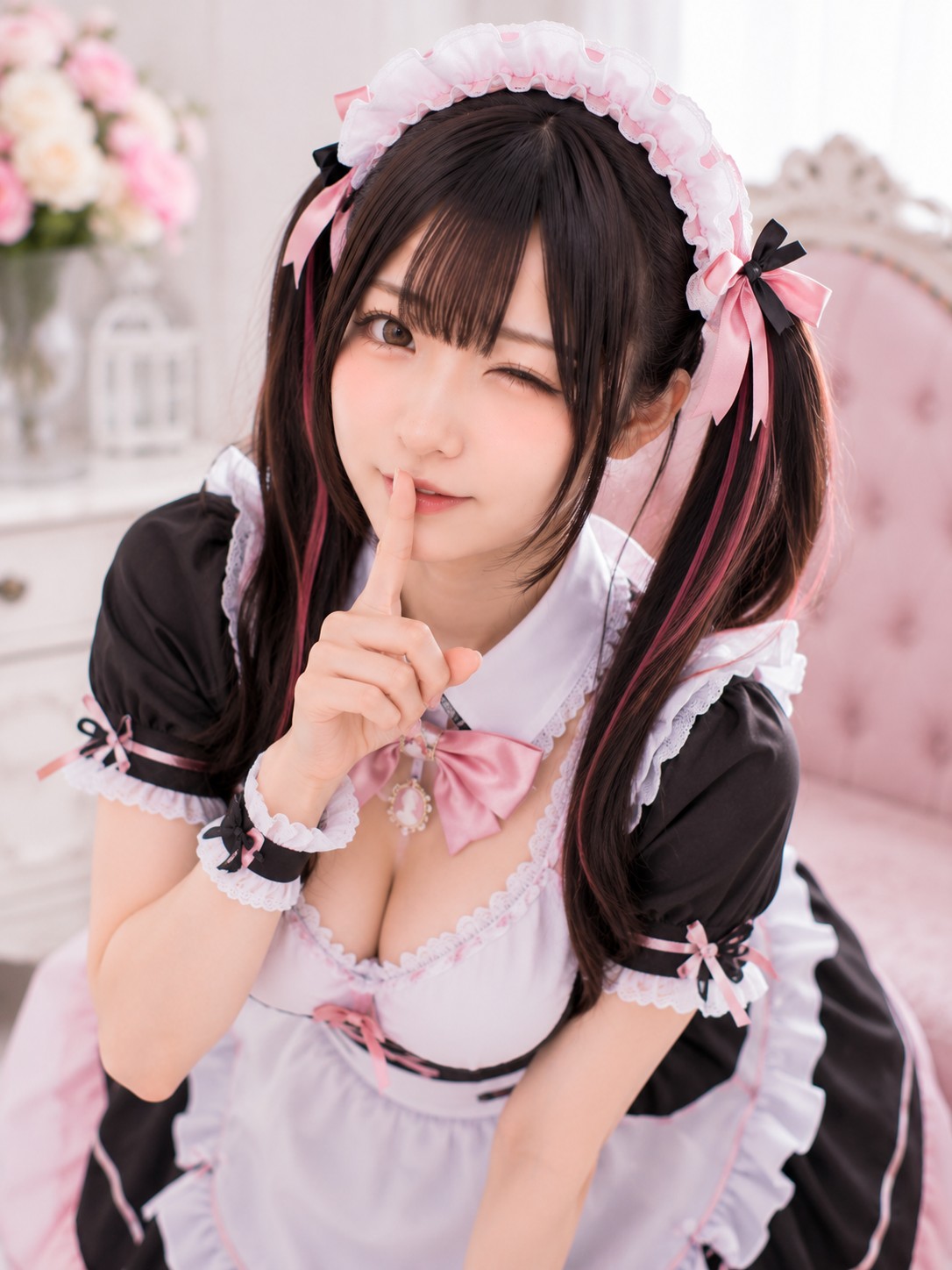 内緒の手ポーズの写真例