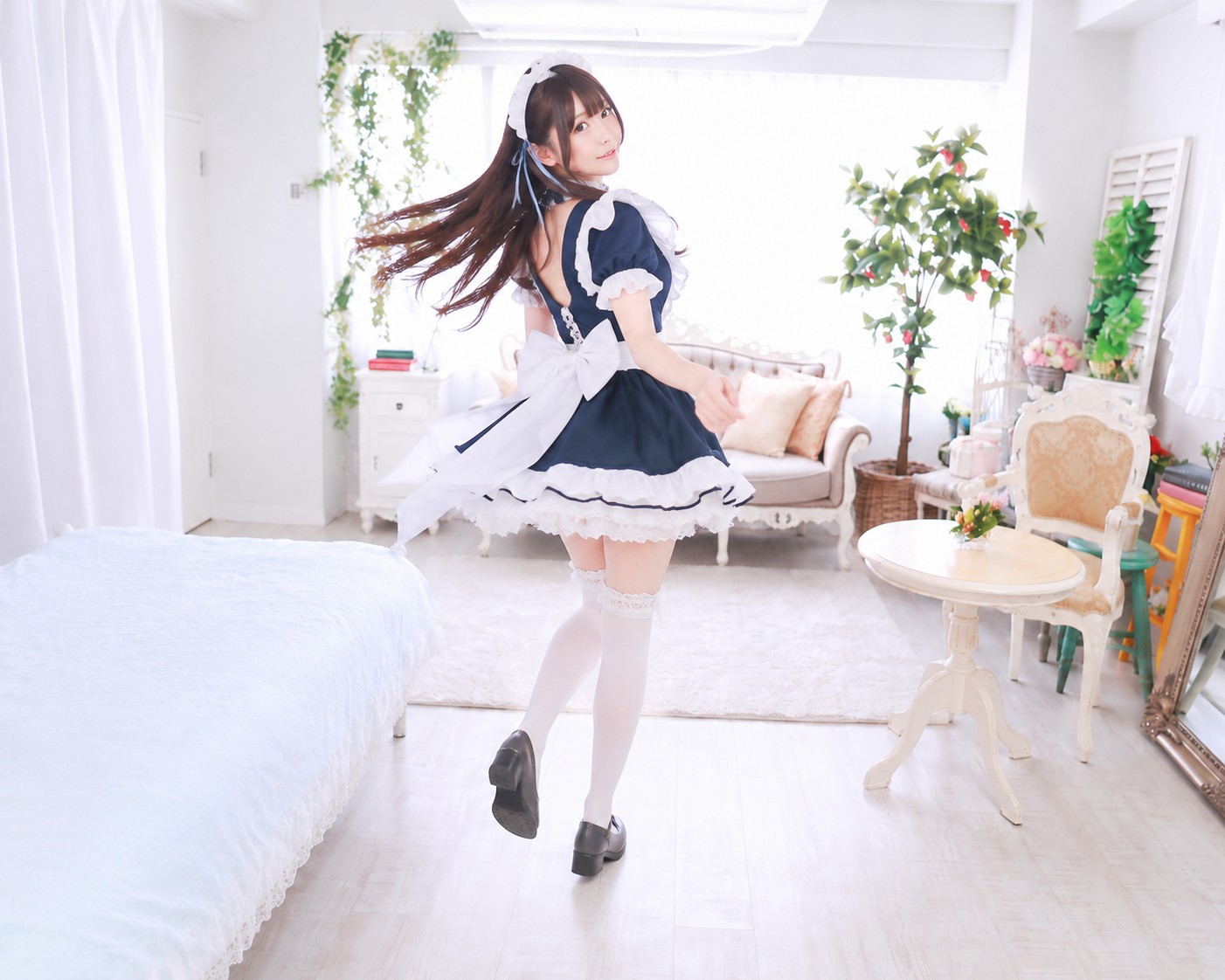 振り向きなびかせポーズの撮影例