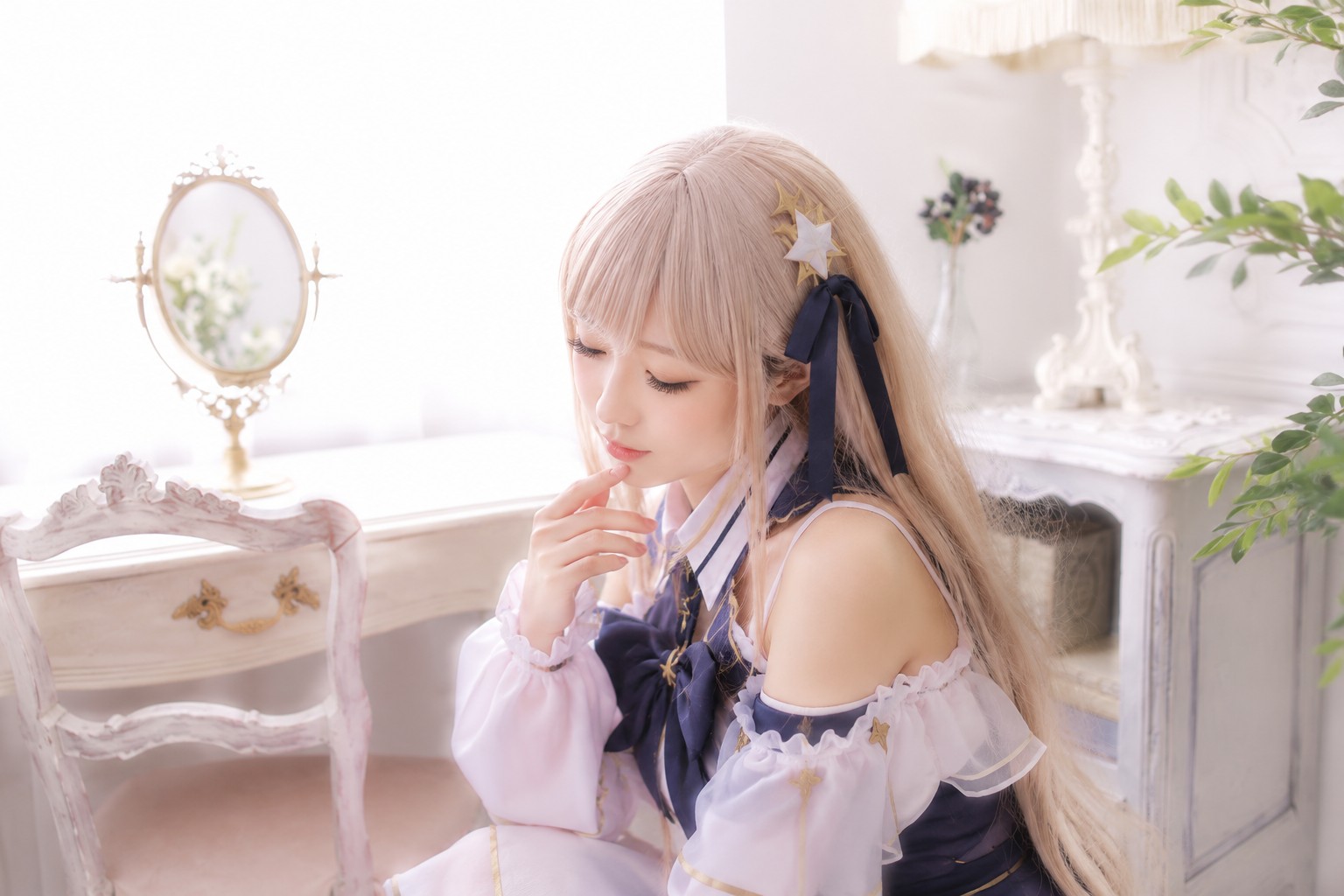 物思い伏し目ポーズの撮影例