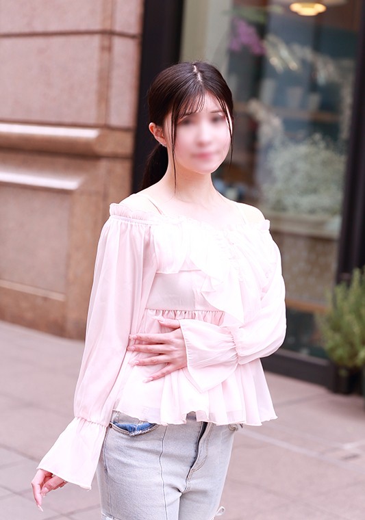 丸の内仲通りの街並みで撮影するプロフィール写真ロケーション撮影（東京駅エリア）