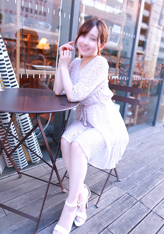 三菱一号美術館周辺の街並みで撮影する東京丸の内ロケーションフォト